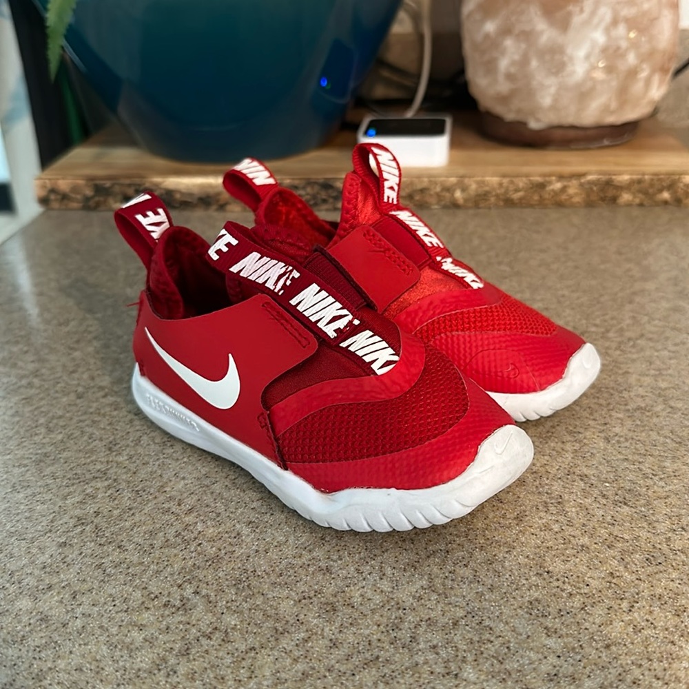 Toddler - Size 7 Nike shoes